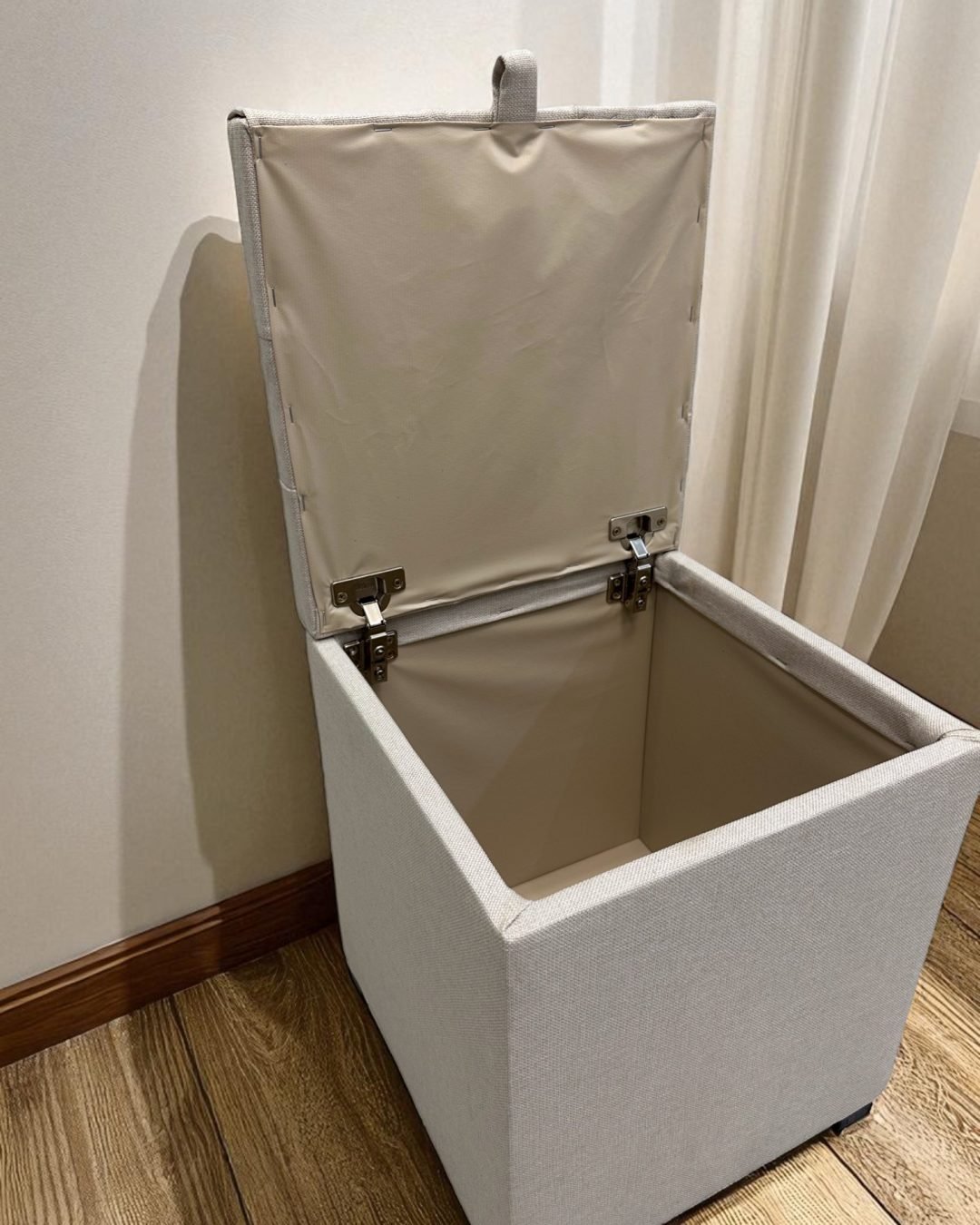 Puff Baú em Linho Premium Creme Aberto